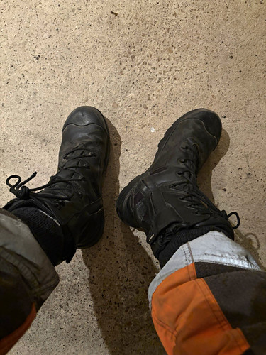 Scaly tradie lads well worn